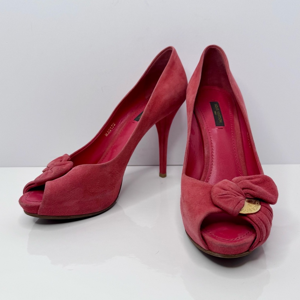 Louis Vuitton ‘Catania’ Peep-Toe Suede Pumps